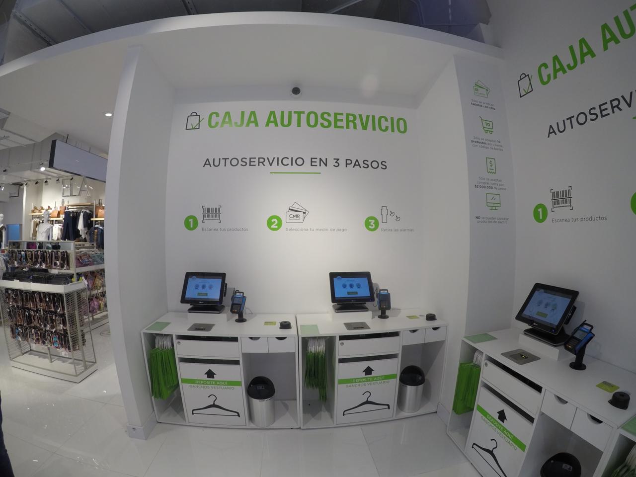 Caja de autoservicio en tienda Falabella