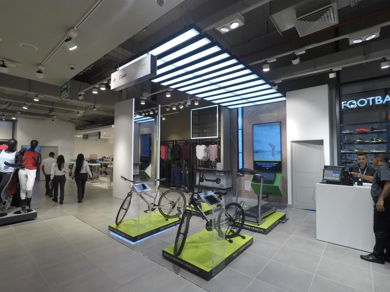 Kiosco deportivo interactivo en tienda Falabella