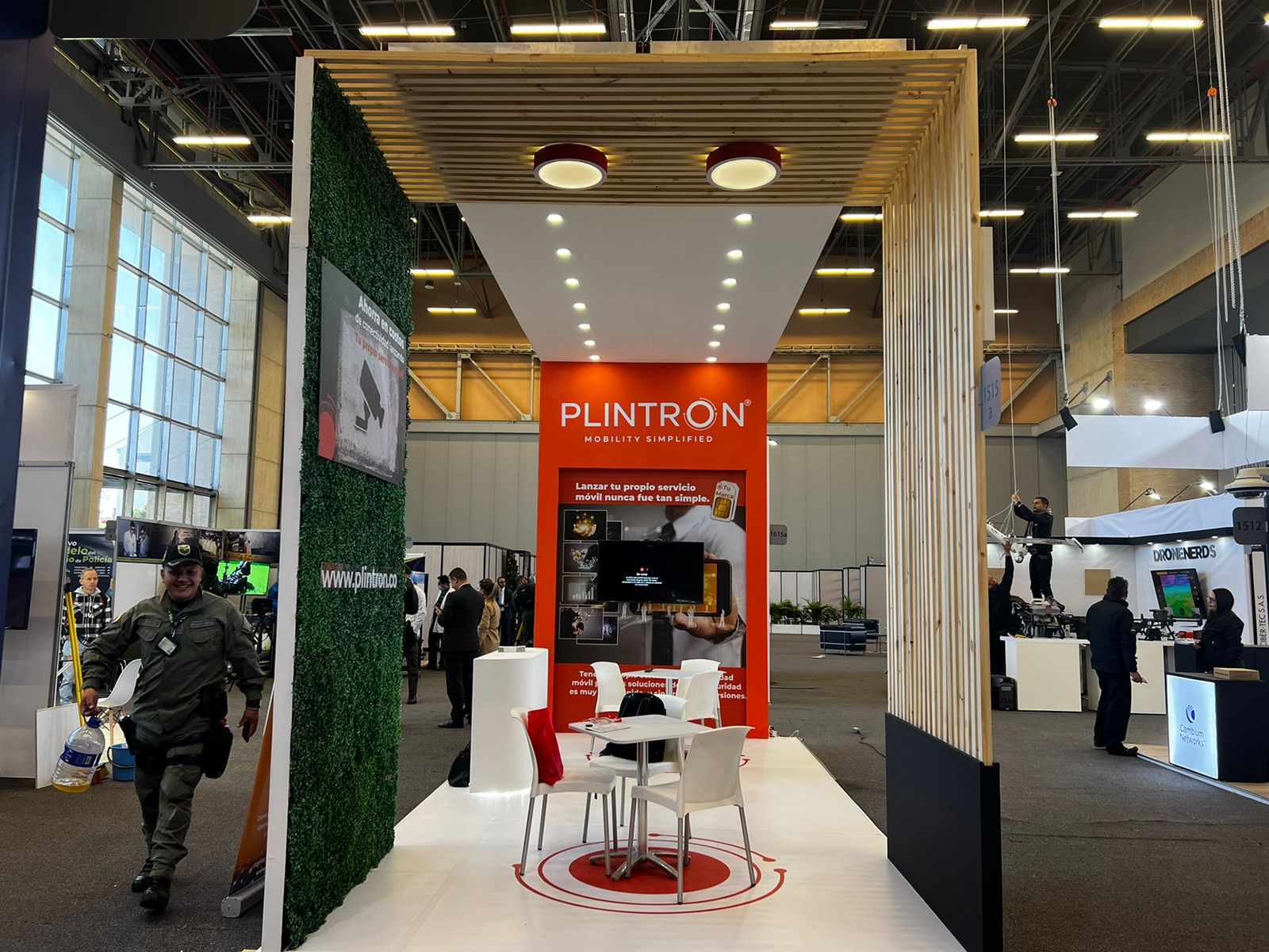 Stand de telecomunicaciones Plintron en Corferias